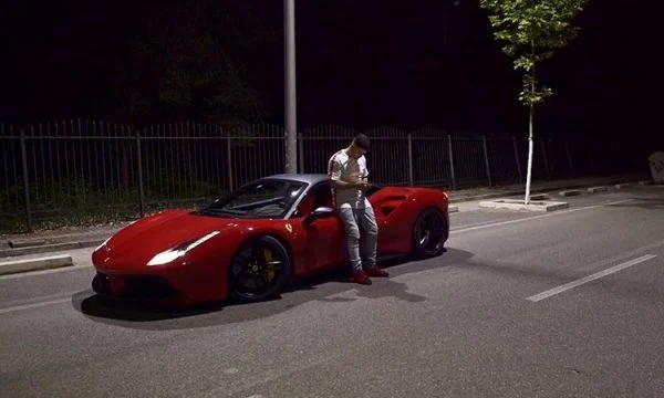 Digjet Ferrari i Noizyt, kapet autori dhe pranon ngjarjen: U pagova dy mijë euro