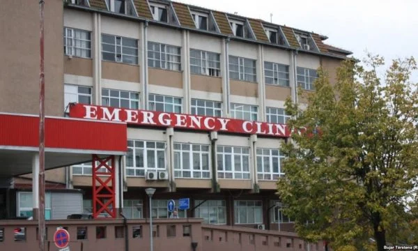 Vdes në QKUK një i lënduar në aksidentin në Prizren në fillim të muajit