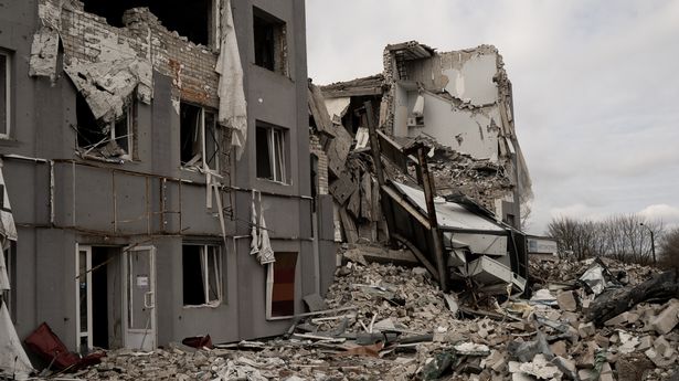 Një grua ka mbetur e vdekur pas bombardimeve në Kherson të Ukrainës