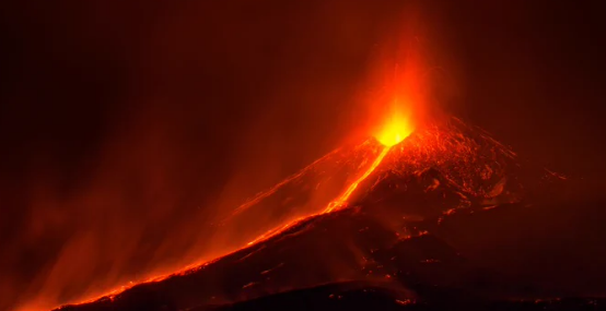 Shpërthen vullkani Etna në Itali – VIDEO