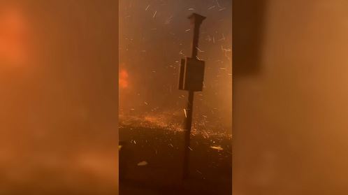 “Dukej sikur po binte shi zjarri”: Banori i Lahainas tregon si u përpoq ta shpëtojë banesën e tij