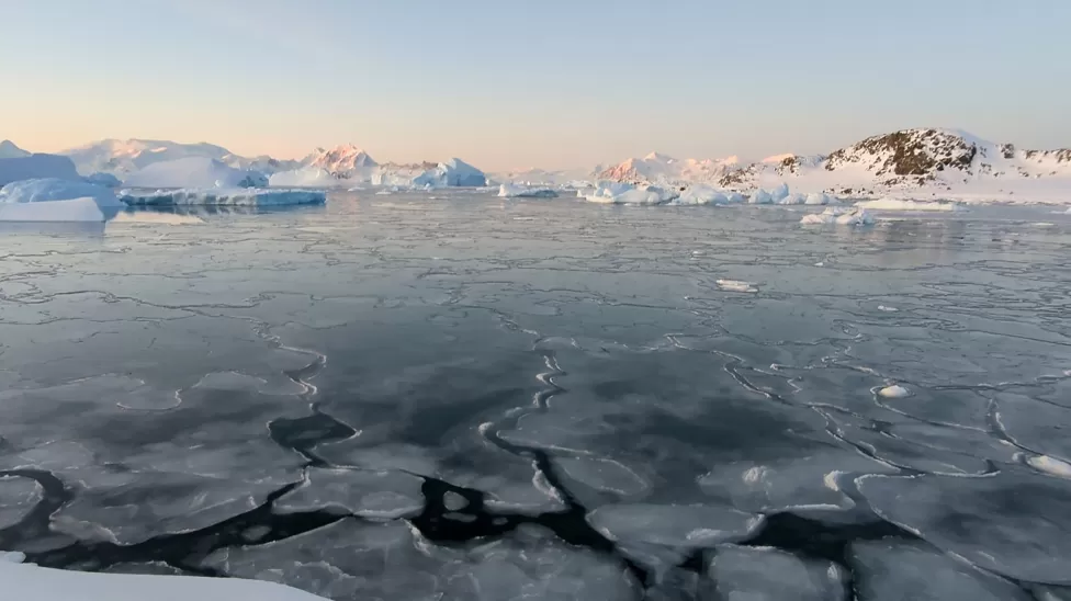 Akulli detar në Antarktidë në nivelet më të ulëta