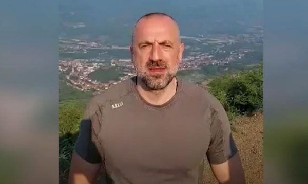 “Kurti s’duhet të dialogojë me Vuçiqin pa e dorëzuar Radojiçiqin”