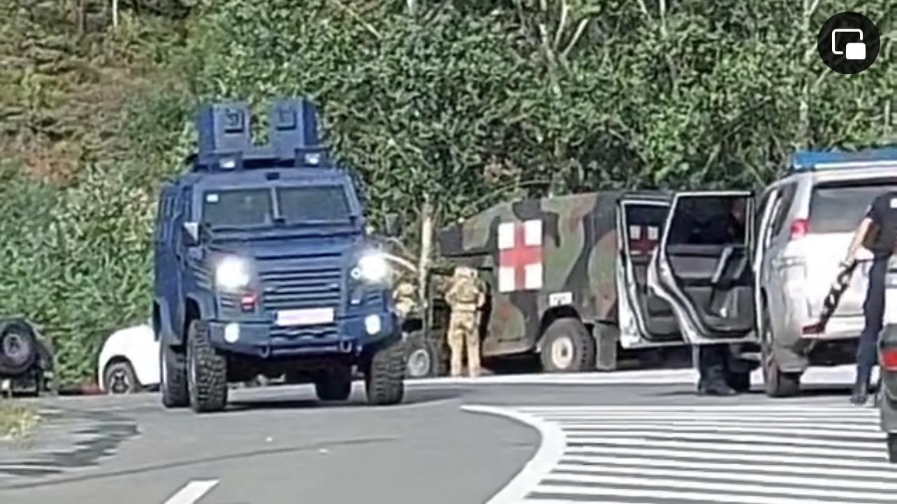 Policia e KFOR-i gjenden në afërsi të Banjskës (VIDEO)