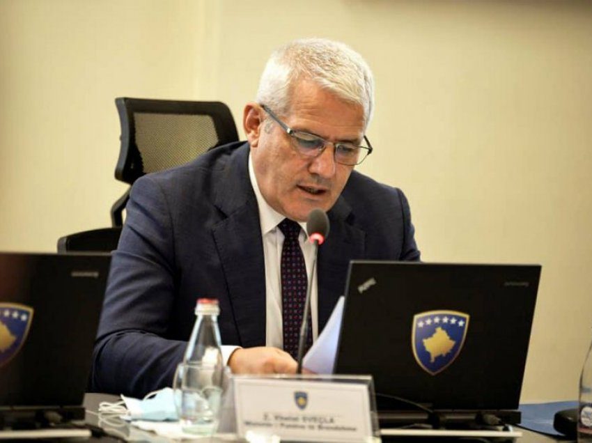 Sveçla paralajmëron arrestimin e Vuçiqit nëse hyn pa leje në Kosovë