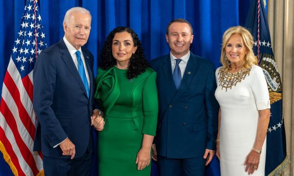 Osmani shihet dorë për dorë me Biden, del fotografia nga pritja presidenciale në New York