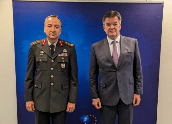 Lajçak pret në takim komandantin e ri të KFOR-it, flasin për situatën në Kosovë dhe dialogun