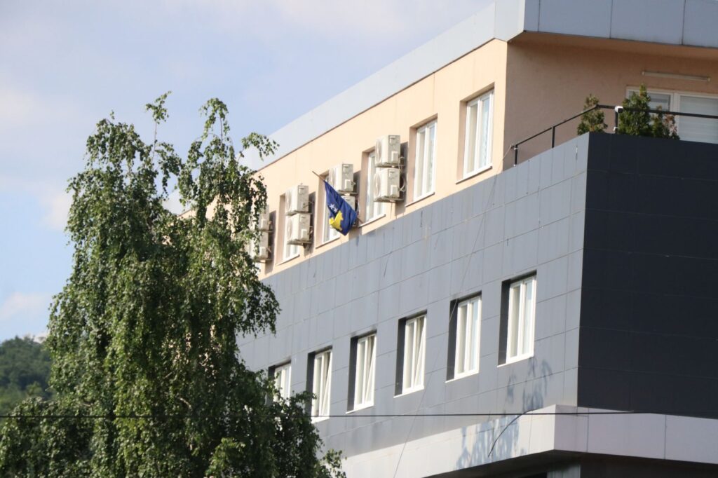 Policia serbe arreston pjesëtarin e institucioneve të Kosovës, reagon Sveçla: Beogradi urgjentisht ta lirojë