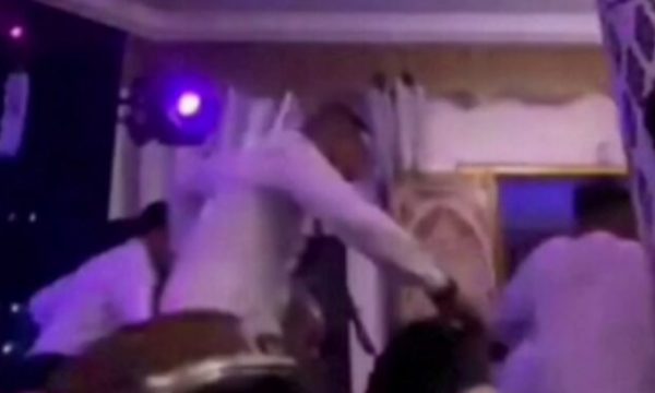 Momenti dramatik kur tërmeti në Marok ndërpret dasmën (Video)