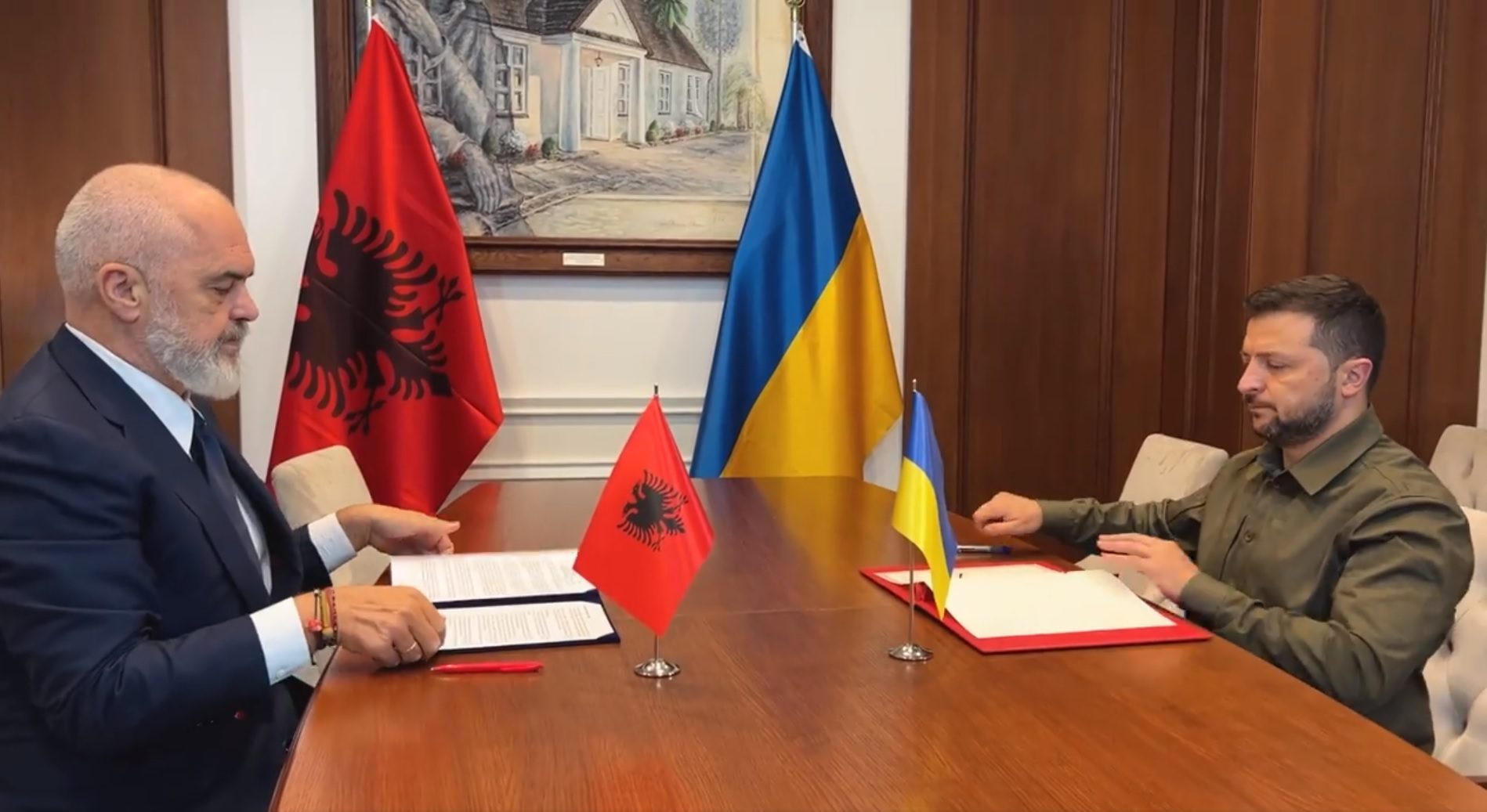 Rama dhe Zelensky nënshkruajnë deklaratë për mbështetjen e pakushtëzuar të Ukrainës (VIDEO)