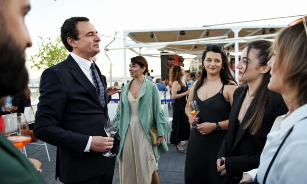 Kurti uron delegacionin shqiptar për suksesin në Festivalin e Filmit në Venecia
