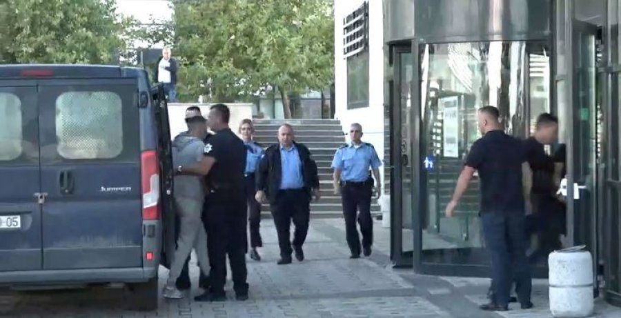 Dy terroristët serbë të arrestuar në Banjskë sillen në Gjykatë (VIDEO)