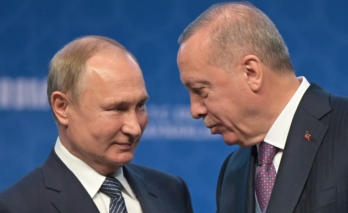 Putini e pret në takim Erdoganin në Sochi të Rusisë