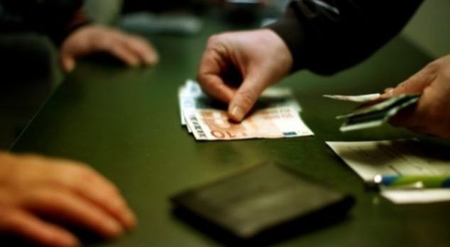 E detyruan viktimën të paguante para me fajde në vlerë mbi 160 mijë euro, arrestohen katër persona në Ferizaj
