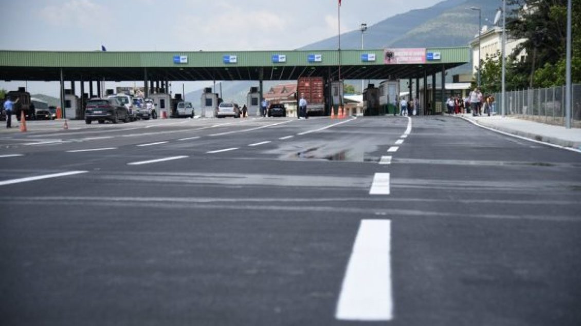 Pikat kufitare në Bërnjak dhe Jarinje ende të mbyllura