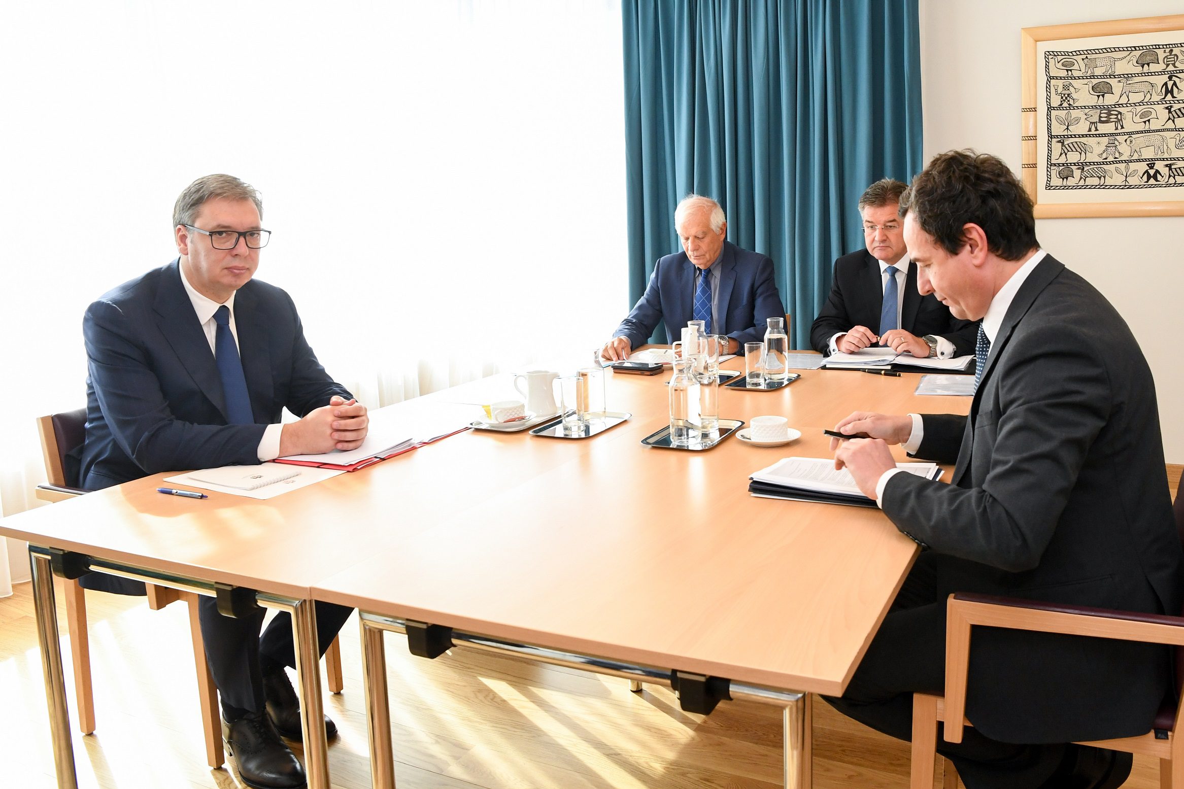 Vuçiqi prezantoi në Bruksel një plan “6 muaj të vjetër” për normalizim të raporteve me Kosovën