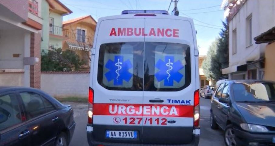 Vdes një 32-vjeçar në Tiranë, dyshohet se ra në kontakt me rrymën