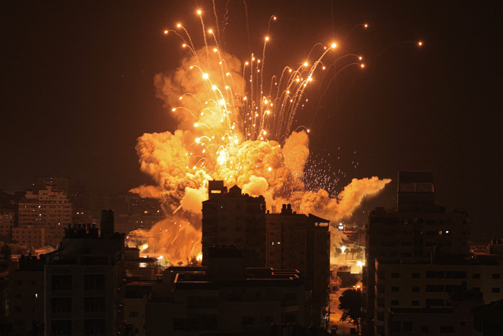 Mbi 100 persona të vrarë mbrëmë në Gaza
