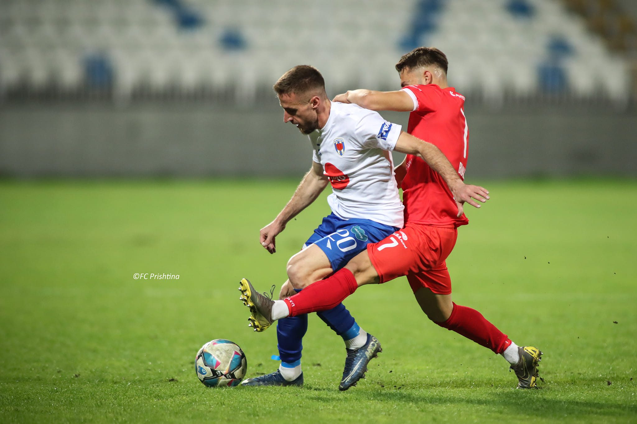 Prishtina triumfon në ndeshjen dramatike ndaj Gjilanit, Egbo debuton me fitore