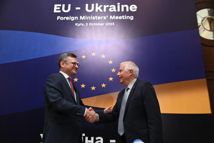 Takim historik në Kiev, takohen kryediplomatët e BE-së