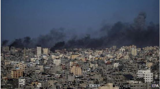 Intensifikohen bombardimet në Gaza