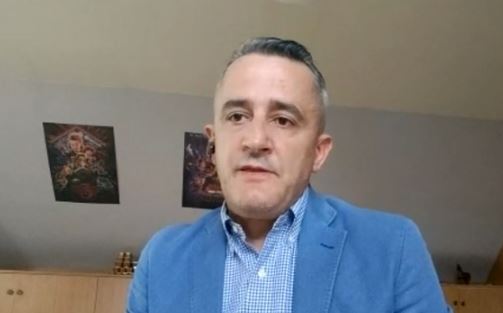 “Edhe 1 mijë Adem Jasharë po të ishin, Kosova do ishte territor i Serbisë” – gazetari shqiptar skandalizon me deklaratën e fundit