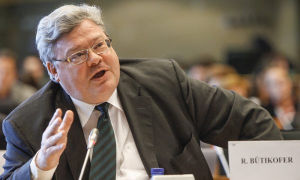Deputeti gjerman i PE-së: Rezoluta e PE-së identifikon Serbinë përgjegjëse për tensione