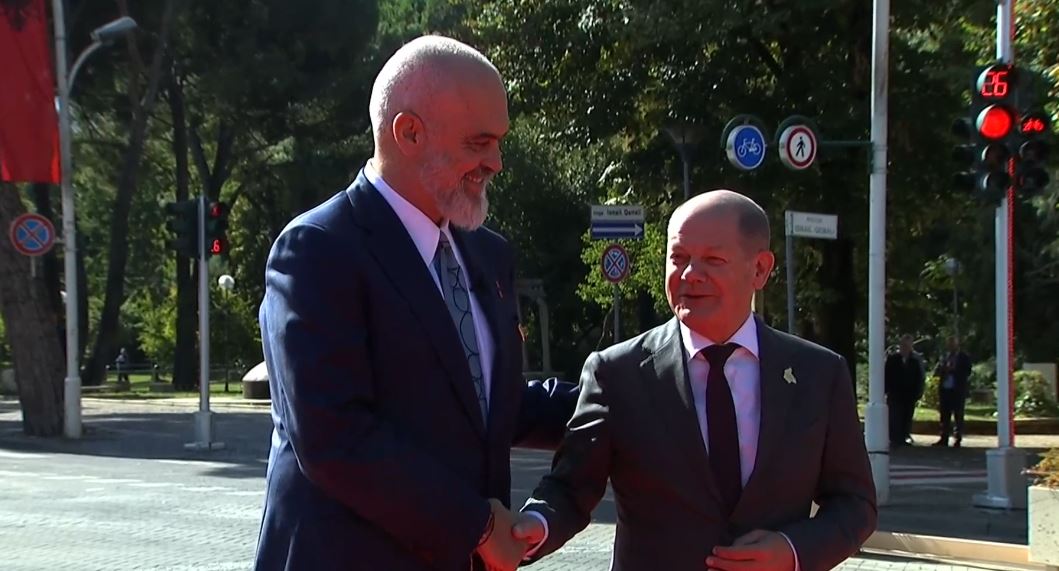 Kancelari Scholz u bashkohet liderëve rajonal e evropian në Samitin e Berlinit në Tiranë