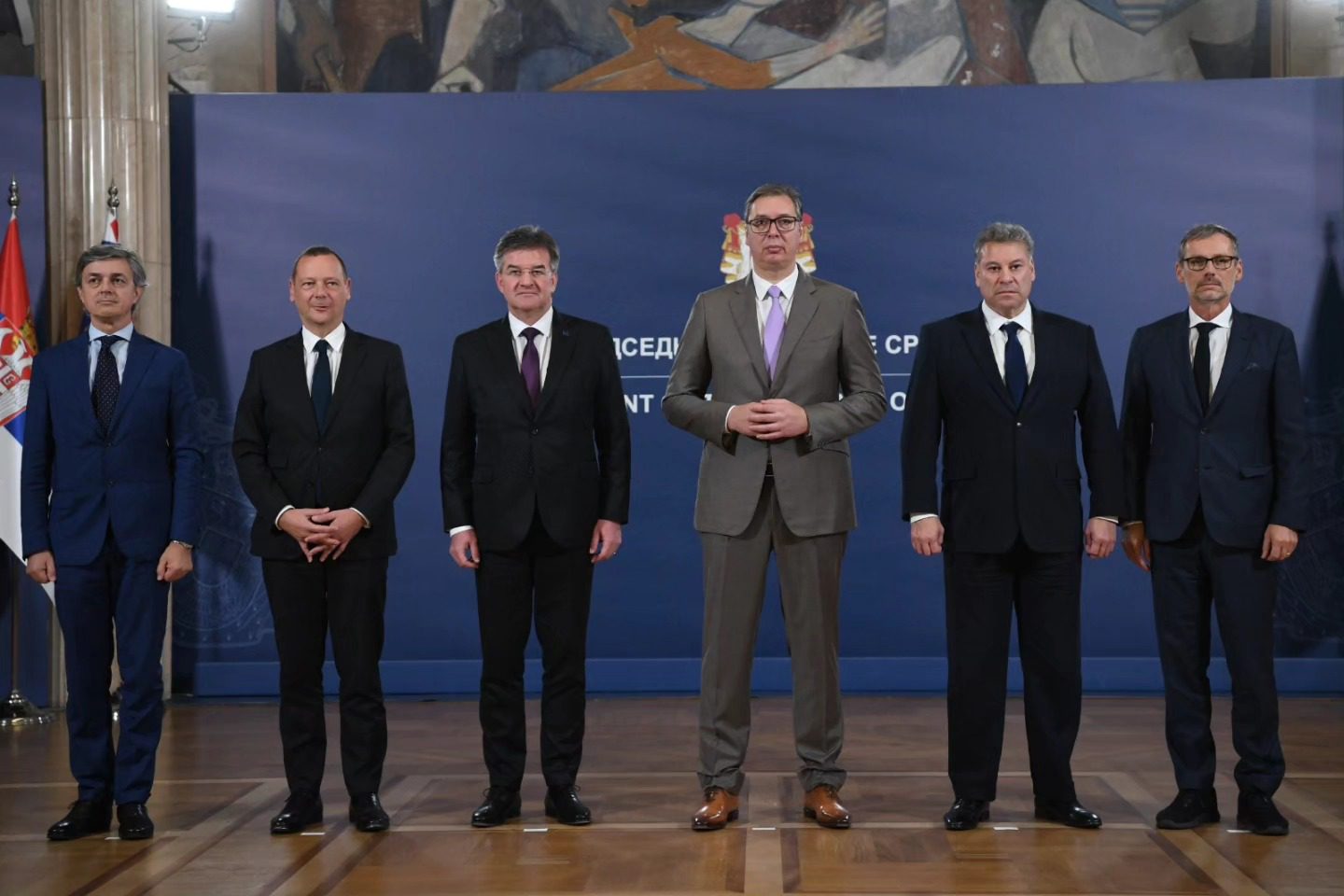 Vuçiqi takon pesëshen diplomatike: Pres takime të rëndësishme në Bruksel në ditët në vijim