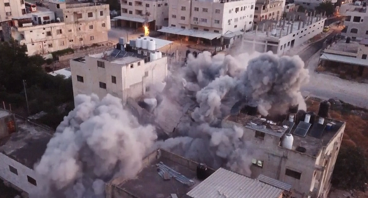 Izraeli thotë se ka vrarë komandantin e Hamasit në sulmet ajrore