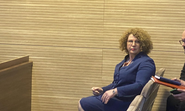 Ministrja Rozeta Hajdari po intervistohet në Prokurorinë Speciale