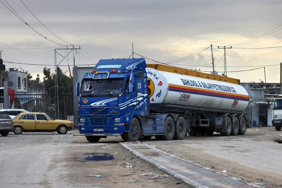 Izraeli lejon që 140 mijë litra karburant në ditë të hyjë në Rripin e Gazës