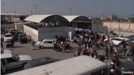 Hapet kufiri për të kaluar nga Gaza në Rafah të Egjiptit