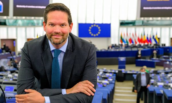 Eurodeputeti austriak: Partia e Ibrahim Rugovës, parti që ka nevojë Kosova