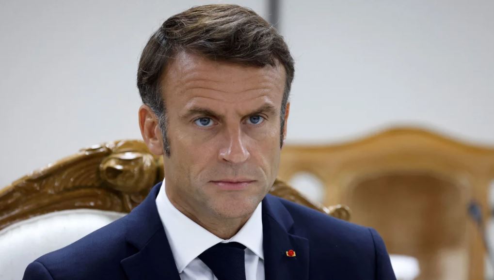 Macron i bën thirrje politikanëve të moderuar të mobilizohen për të fituar ndaj së djathtës ekstreme
