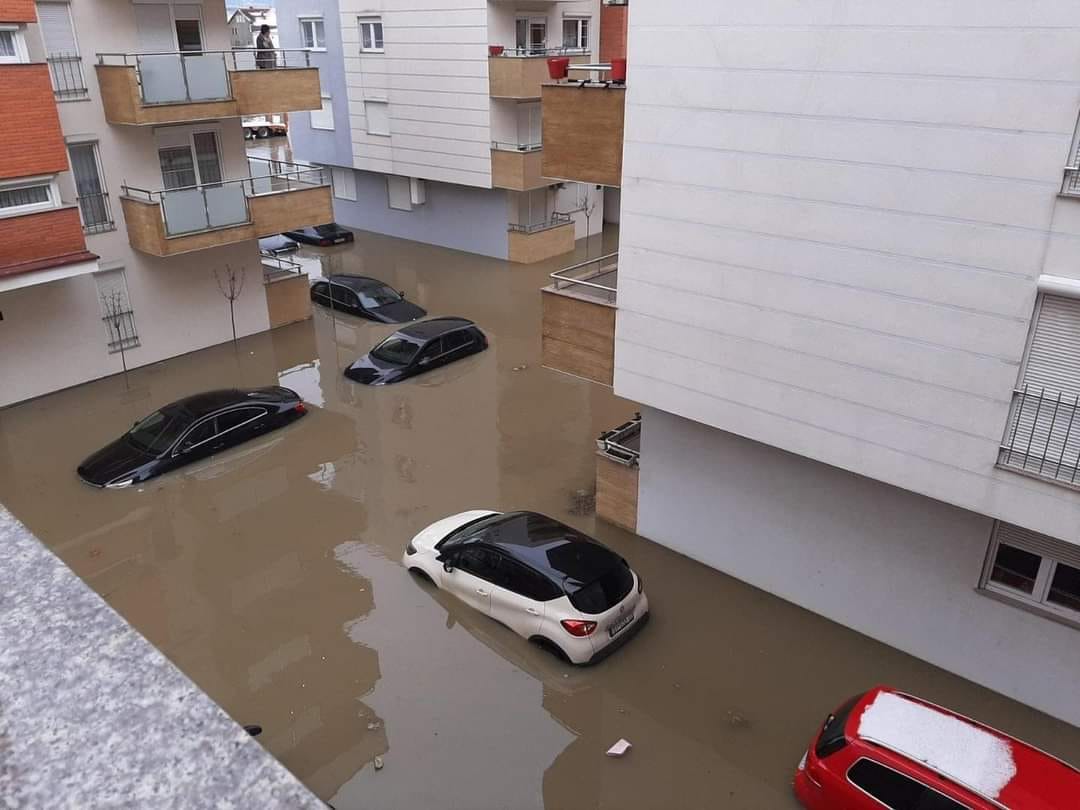 Pas stuhisë Ciaran, rrezik për përmbytje në Shqipëri