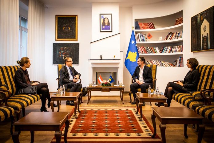 Çeku takon ambasadorin e ri të Austrisë në Kosovë