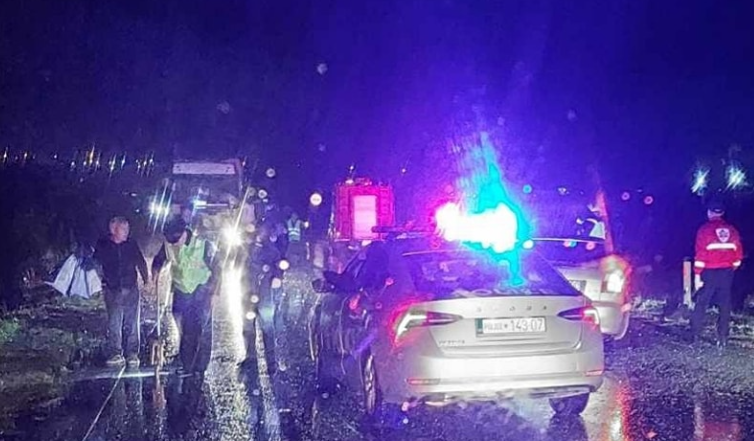 Pamje nga aksidenti tragjik në rrugën Kaçanik-Ferizaj, ku mbeti i vdekur një person