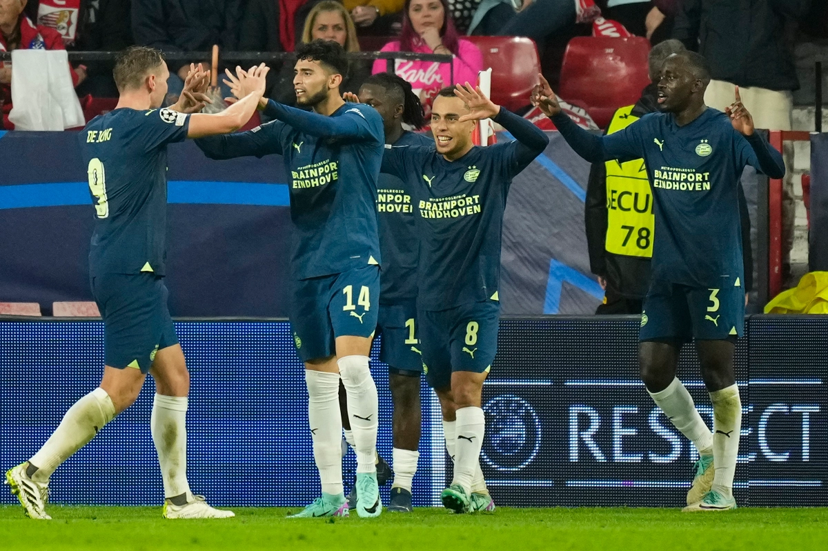 Nga 2-0 në 2-3, PSV shënon fitore dramatike ndaj Sevillës