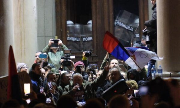 Bërnabiq e pranon se shërbimi rus “u dha informacione” autoriteteve për protestën në Serbi
