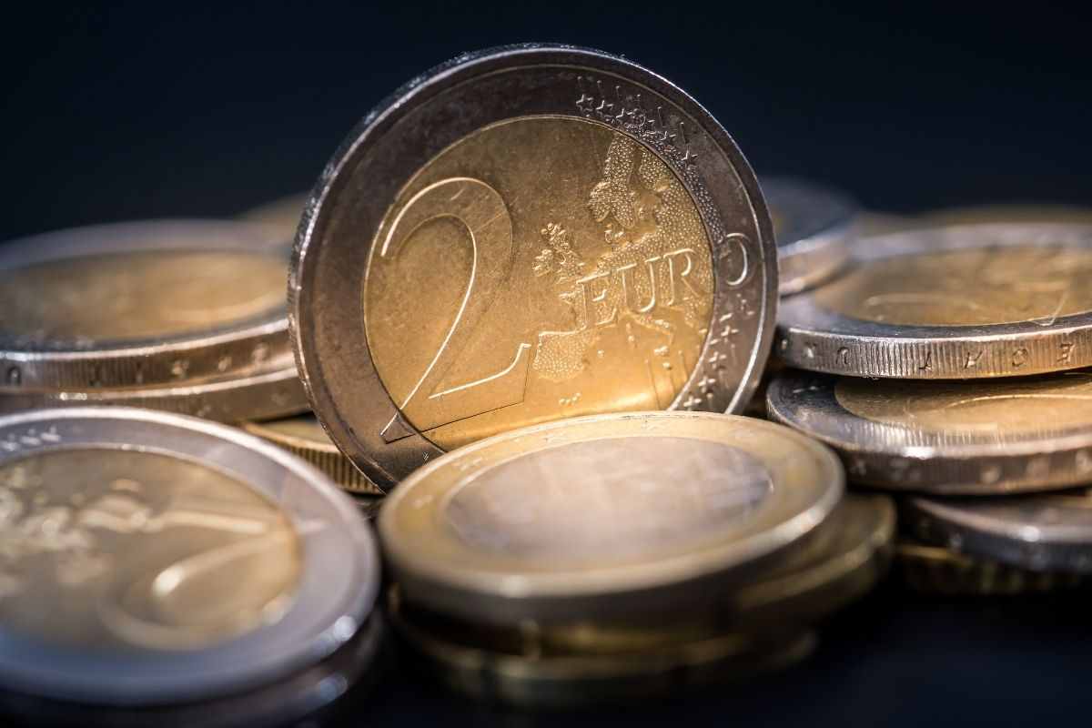 Bankat në Kosovë në hall nga 2 euroshet false, klienti i BpB deponon qindra euro