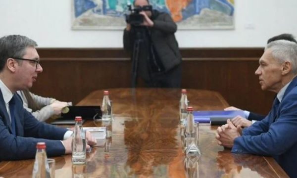 Vuçiq i raporton ambasadorit rus për protestën në Beograd dhe situatën në rajon