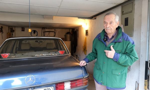 “E du si evladin tem”, 84-vjeçari që ka veturën që nga viti 1995