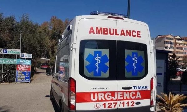 Ministria e Shëndetësisë i blen 14 autoambulanca