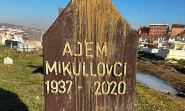 Varri i lënë pas dore i aktorit Adem Mikullovci, reagon bashkëshortja e tij