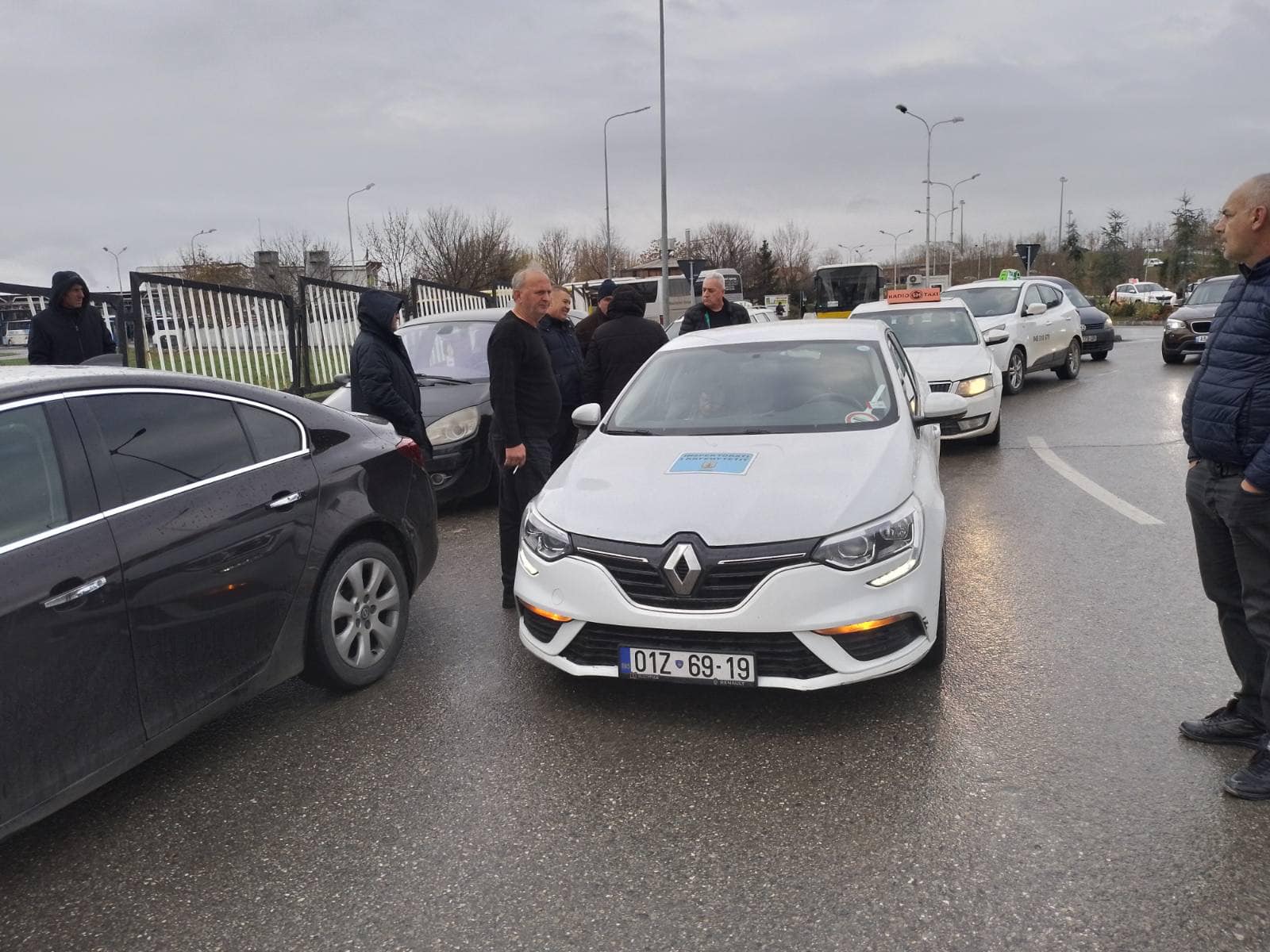 Inspektorati në aksion, kontrollon autobuset dhe taxit të cilët nuk po e respektojnë itinerarin