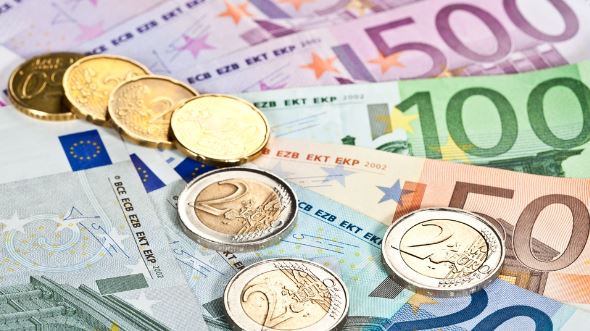 Konfiskohen afro 2 mijë euro të falsifikuara – përfshirë monedha 5 dhe 100 euro