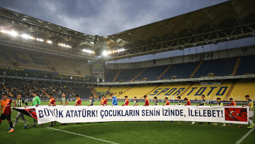 Pezullohet finalja e Superkupës mes Galatasaray dhe Fenerbahce, autoritetet saudite nuk lejojnë pankartat e Ataturkut
