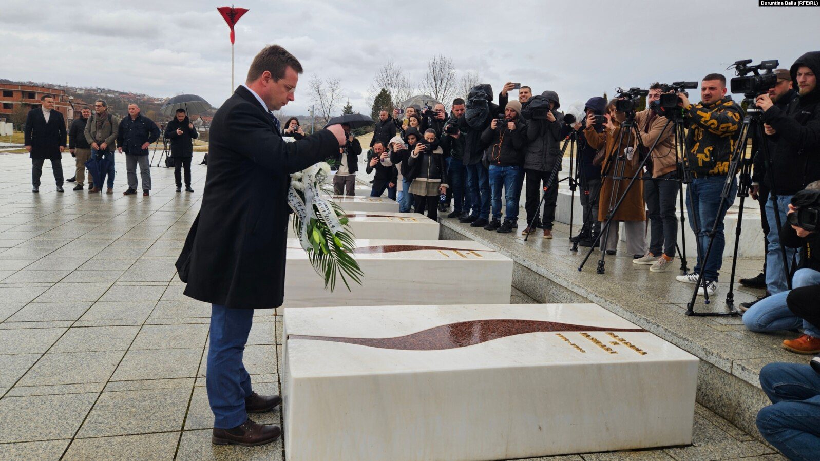 Avokati serb në Prekaz: Askush nuk do të na pengojë të ecim në rrugën e pajtimit