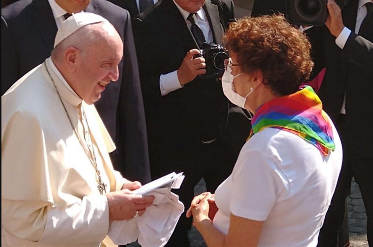 Papa mbron vendimin për çiftet e të njëjtës gjini: Zoti i bekon të gjithë